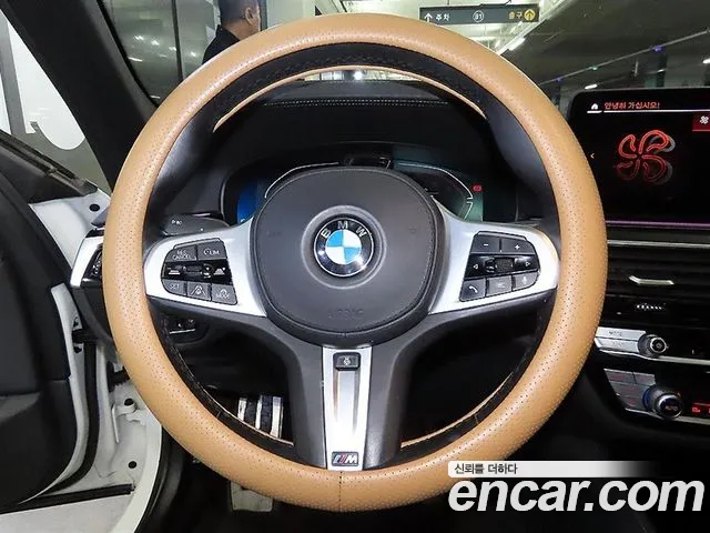 BMW 5-Series 2021 thumb 8
