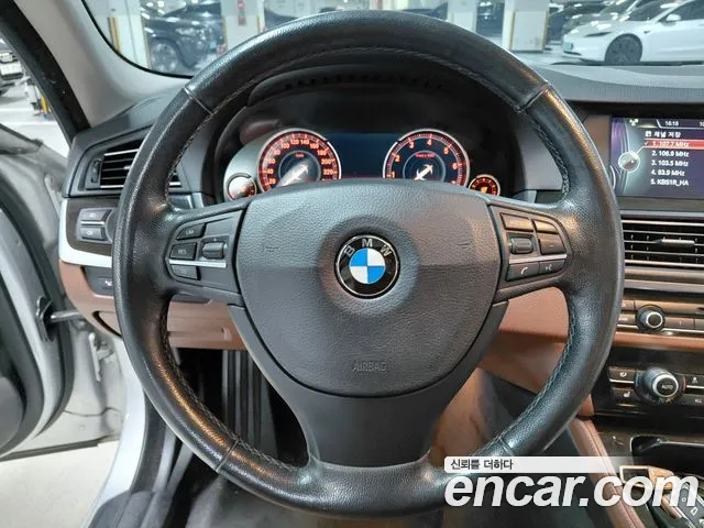 BMW 5-Series 2013 thumb 8