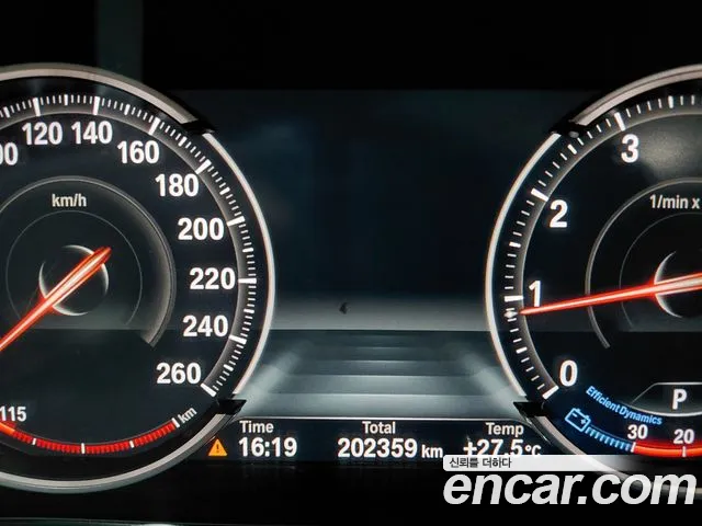 BMW 5-Series 2013 thumb 9