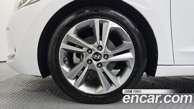Hyundai Avante 2017 thumb 5
