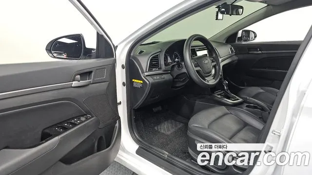 Hyundai Avante 2017 thumb 10