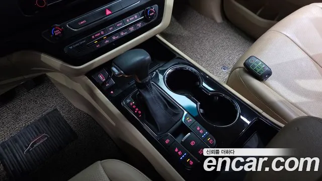 Kia Carnival 2019 thumb 9