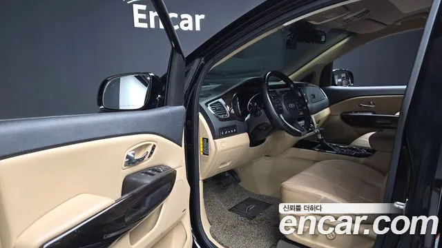 Kia Carnival 2019 thumb 10