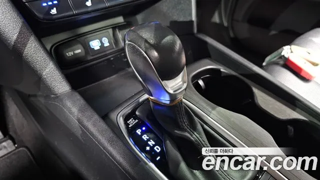 Hyundai Santa Fe 2018 thumb 9