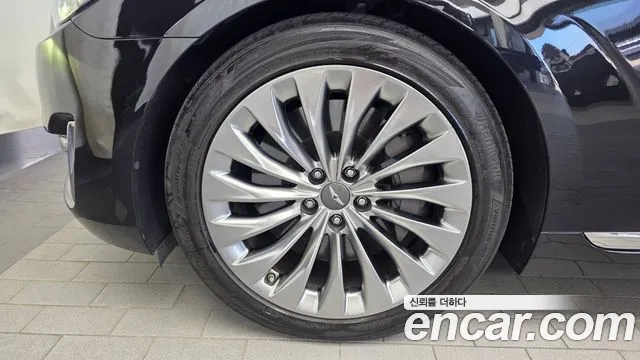 Genesis G90 2018 thumb 5