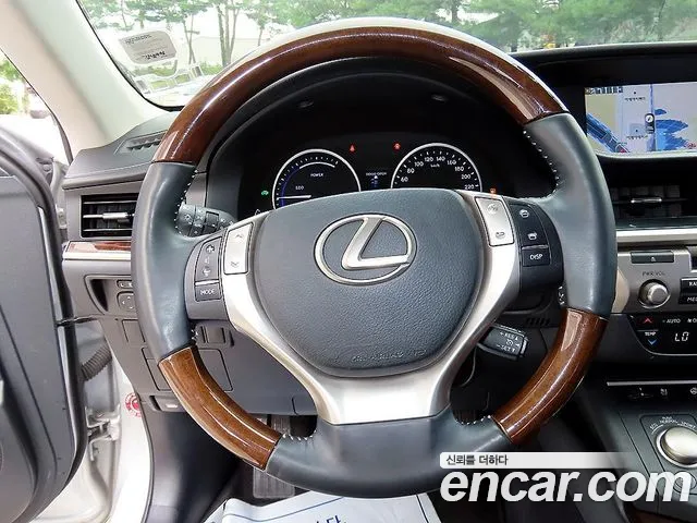 Lexus ES 2014 thumb 8