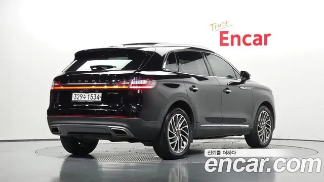 Lincoln Nautilus 2020 thumb 2
