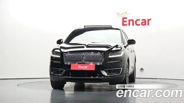 Lincoln Nautilus 2020 thumb 3