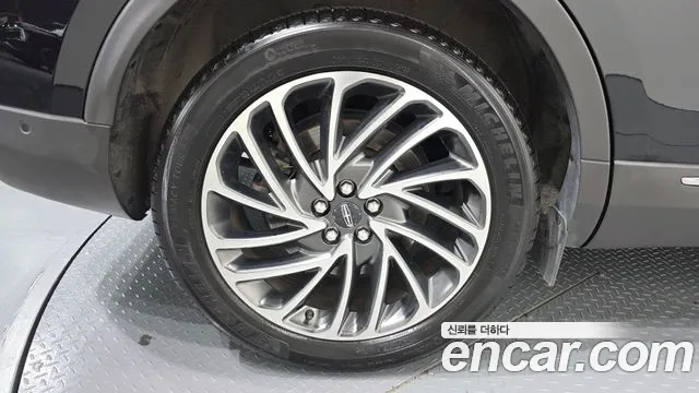 Lincoln Nautilus 2020 thumb 5