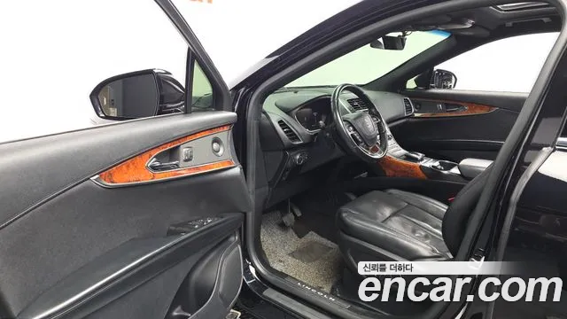 Lincoln Nautilus 2020 thumb 10