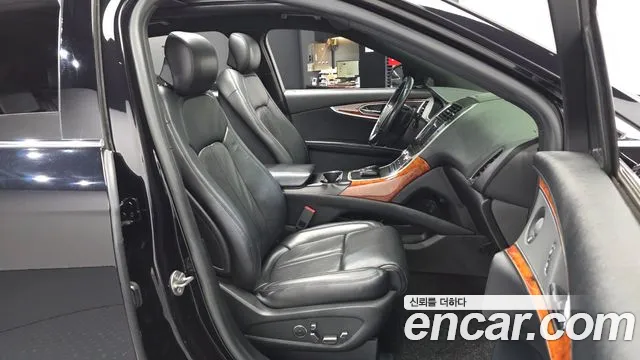 Lincoln Nautilus 2020 thumb 11
