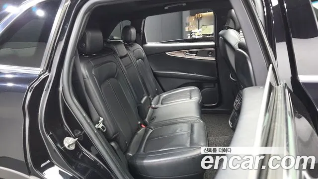 Lincoln Nautilus 2020 thumb 12
