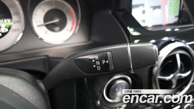 Mercedes-Benz GLK-Class 2013 thumb 9