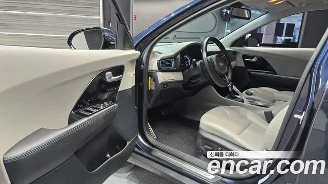 Kia Niro 2017 thumb 10