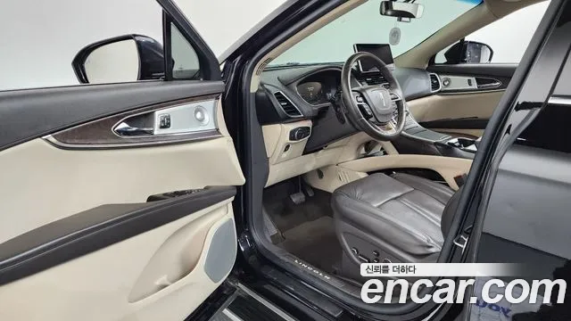 Lincoln Nautilus 2020 thumb 10