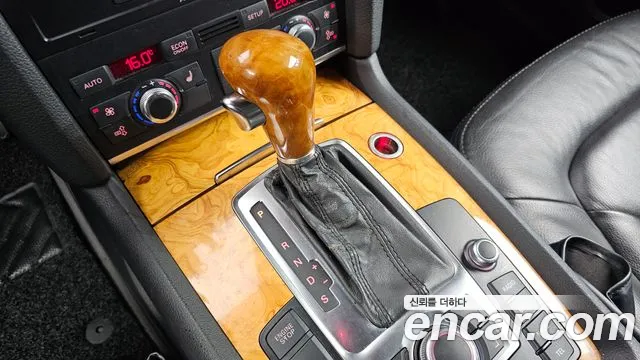 Audi Q7 2009 thumb 9