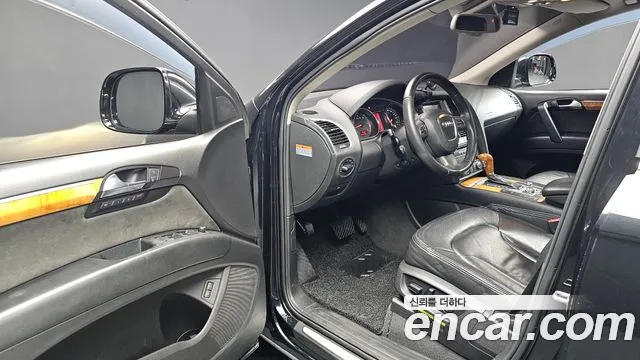 Audi Q7 2009 thumb 10