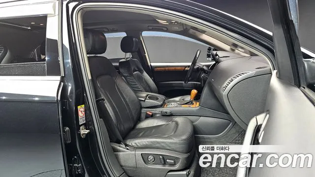 Audi Q7 2009 thumb 12