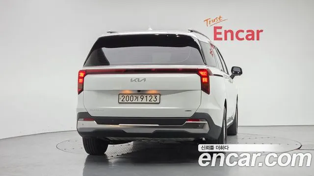 Kia Carnival 2024 thumb 4