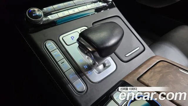 Genesis G90 2019 thumb 9