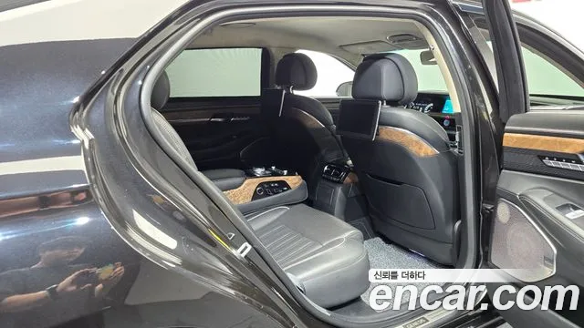 Genesis G90 2019 thumb 11
