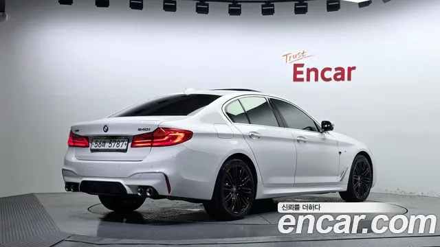 BMW 5-Series 2018 thumb 2