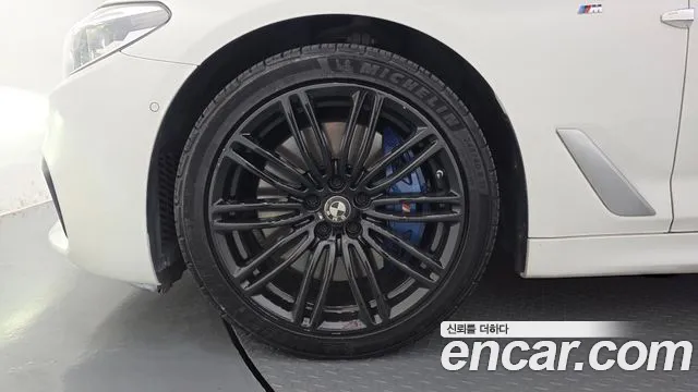 BMW 5-Series 2018 thumb 5
