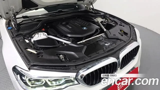 BMW 5-Series 2018 thumb 6