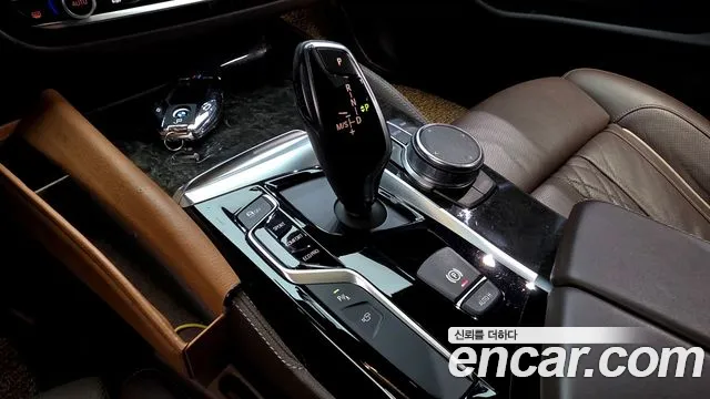 BMW 5-Series 2018 thumb 9