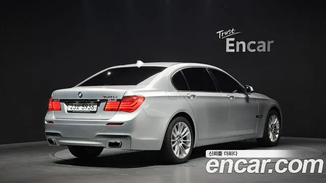 BMW 7-Series 2011 thumb 2