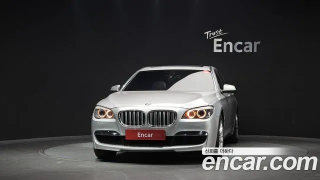 BMW 7-Series 2011 thumb 3