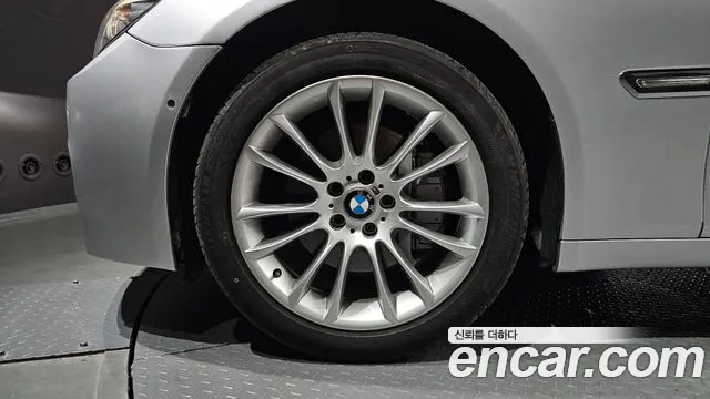 BMW 7-Series 2011 thumb 5