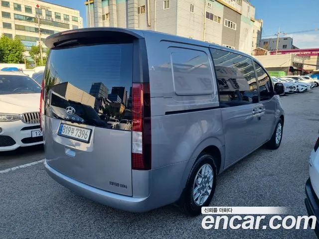 Hyundai Staria 2022 thumb 4