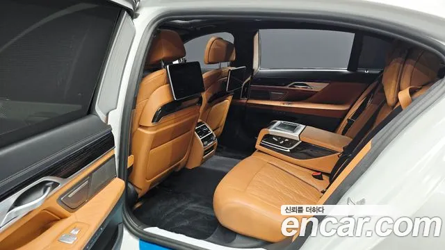 BMW 7-Series 2021 thumb 11