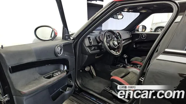 MINI Countryman 2018 thumb 10