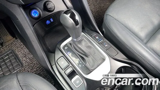 Hyundai Santa Fe 2016 thumb 9
