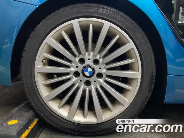 BMW 4-Series 2017 thumb 3