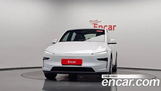 Tesla Model Y 2026 thumb 2