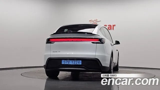 Tesla Model Y 2026 thumb 3