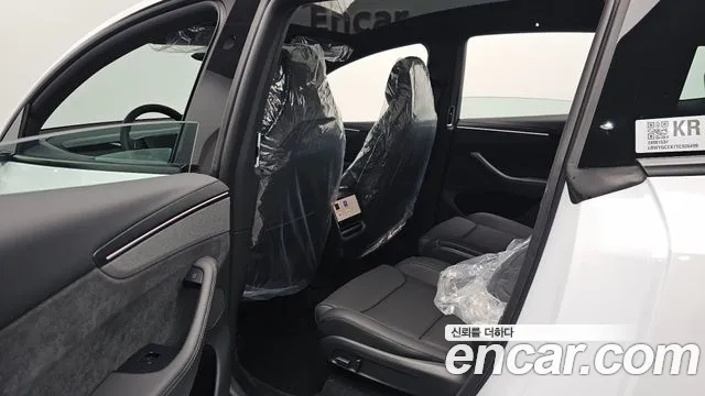 Tesla Model Y 2026 thumb 11