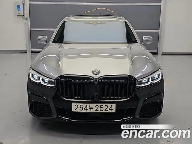 BMW 7-Series 2015 thumb 2