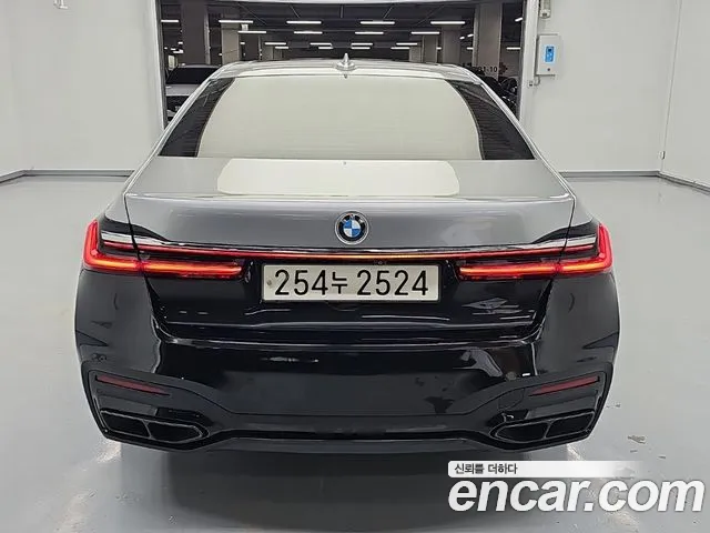 BMW 7-Series 2015 thumb 3