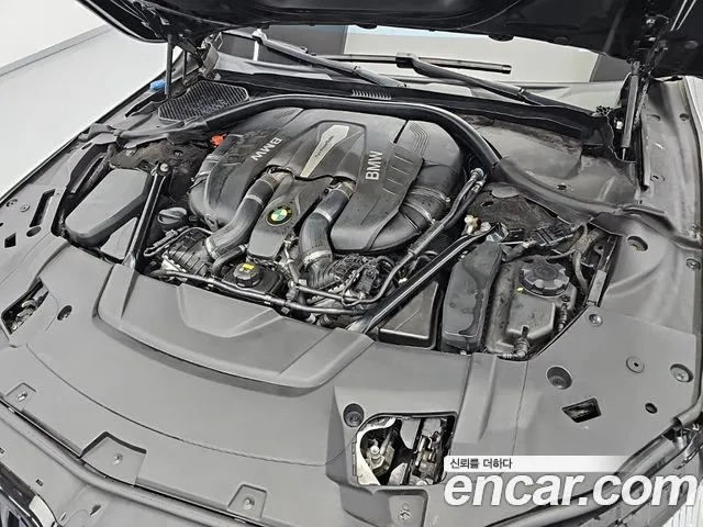 BMW 7-Series 2015 thumb 5