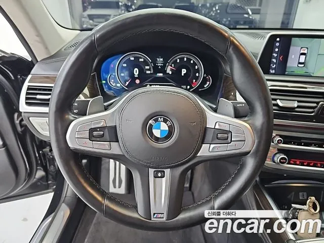 BMW 7-Series 2015 thumb 9