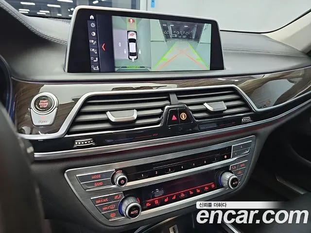 BMW 7-Series 2015 thumb 10