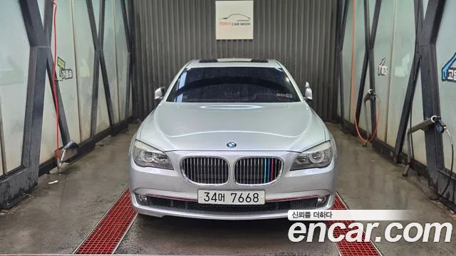 BMW 7-Series 2010 thumb 3
