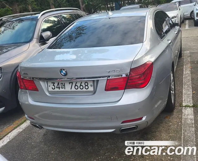 BMW 7-Series 2010 thumb 4