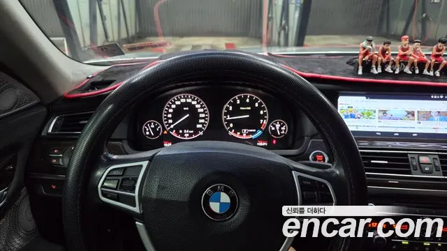 BMW 7-Series 2010 thumb 8