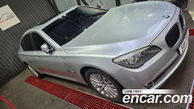 BMW 7-Series 2010 thumb 11