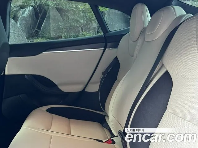 Tesla Model S 2024 thumb 9